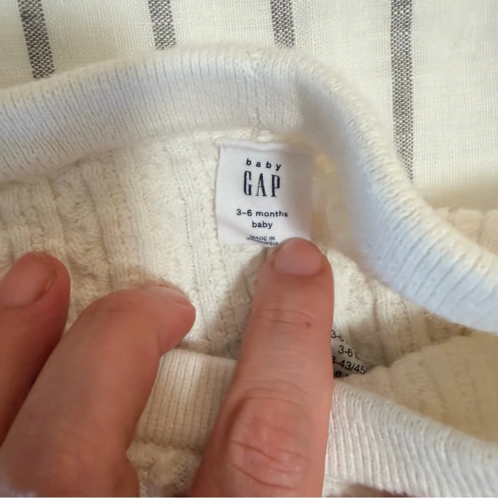 GAP Baby White Knit Hoodie and Pants Set‎